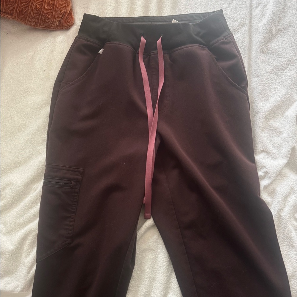 brown scrub joggers